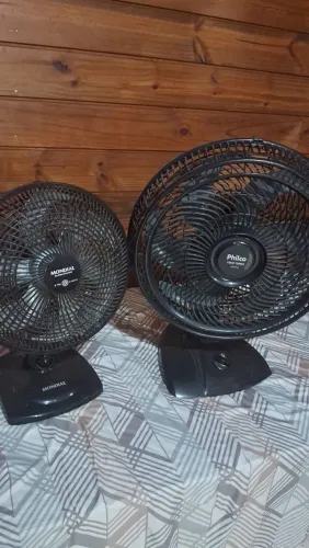 2 ventiladores, 1 Turbo grande, e 1 médio.