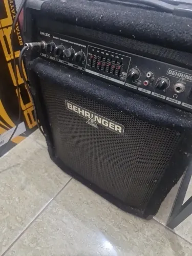 Cubo amplificador bass behringer 80w