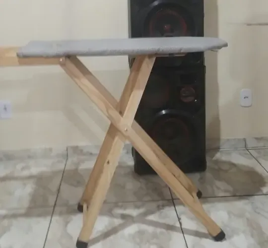 Tábua de passar roupa só tá com queimadinho 