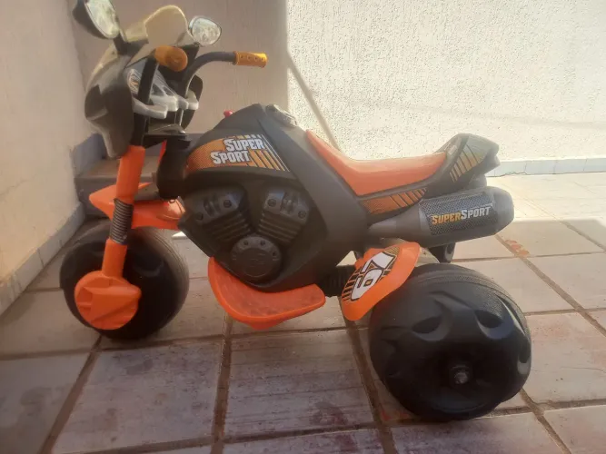 Moto elétrica infantil