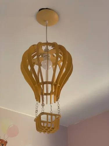 Balanço suspenso e luminária