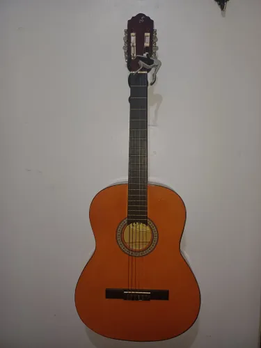 Violão da marca Start Giannini modelo N-14 N em ótimo estado