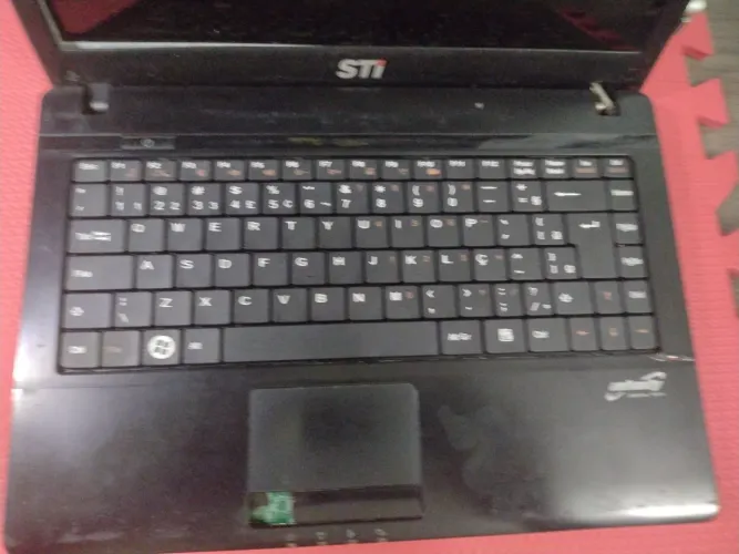 Vendo notebook STI, tela quebrada, funciona 