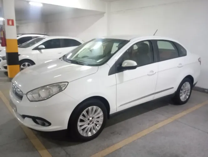 Fiat Grand Siena Essence 1.6 Flex 16V 2014