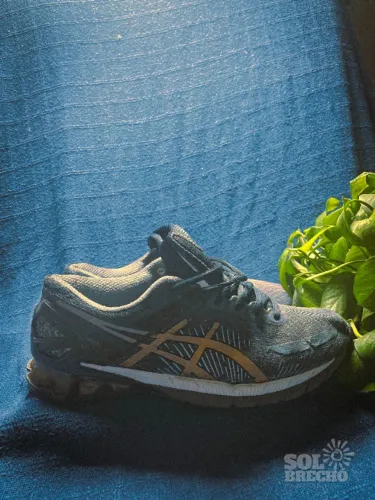 Asics Gel-Quantum preto e dourado