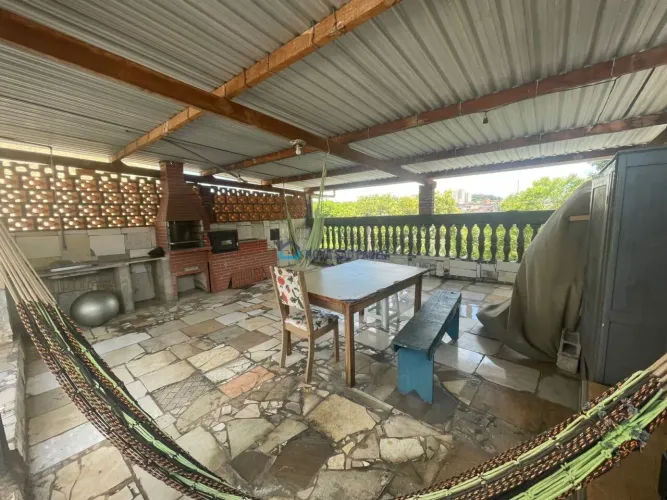 Condomínio com 4 casas e salão comercial à venda, Parque Santo Antonio