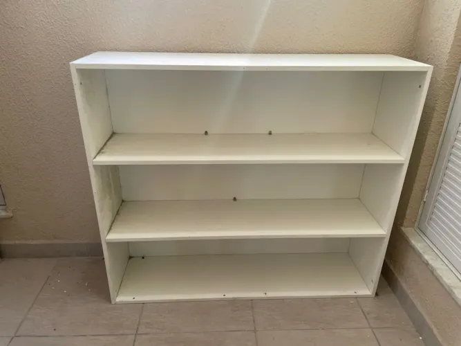 mobília com divisória sem portas,ideal para livros.