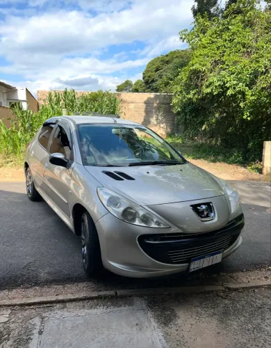 Peugeot 207 XR 1.4 Flex 8V 5P 2011