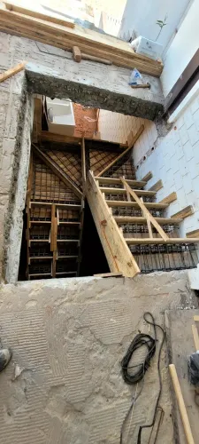 Mão de obra carpinteiro faço Escadas 