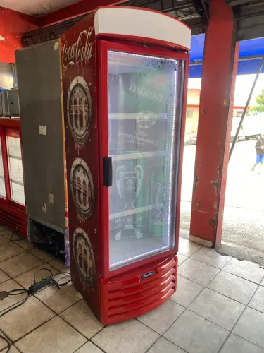 Expositor Refrigerador Coca cola 540L 220V Metalfrio com Led 