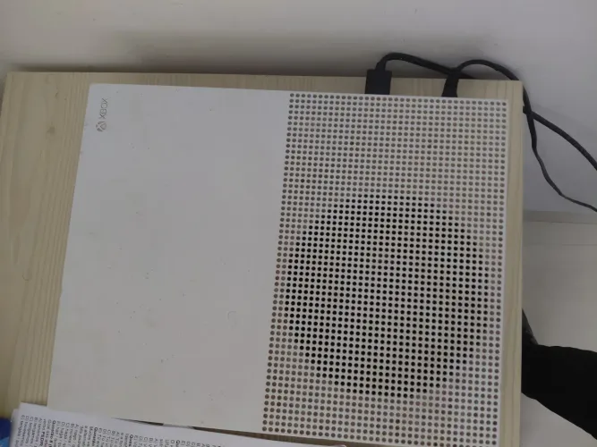 Xbox One S 1TB  + Controle Original - Usado Bom