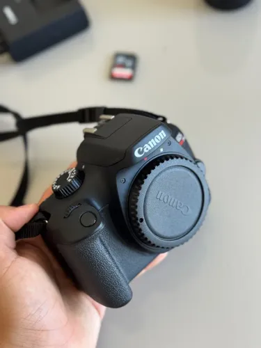 Câmera T100 - semi nova