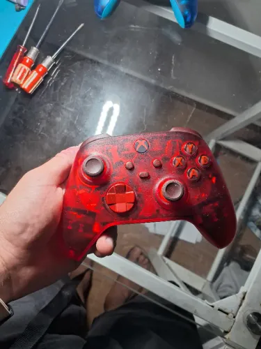 Controle Xbox Pulse Cipher Special Edition vermelho transparente