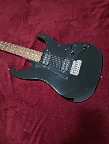 Guitarra Ibanez gio muito linda