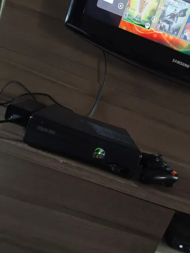 VENDO  só XBOX 360 DESBLOQUEARDO, KINECT+ 1 CONTROLE ORIGINAL, FONTE E CABOS 