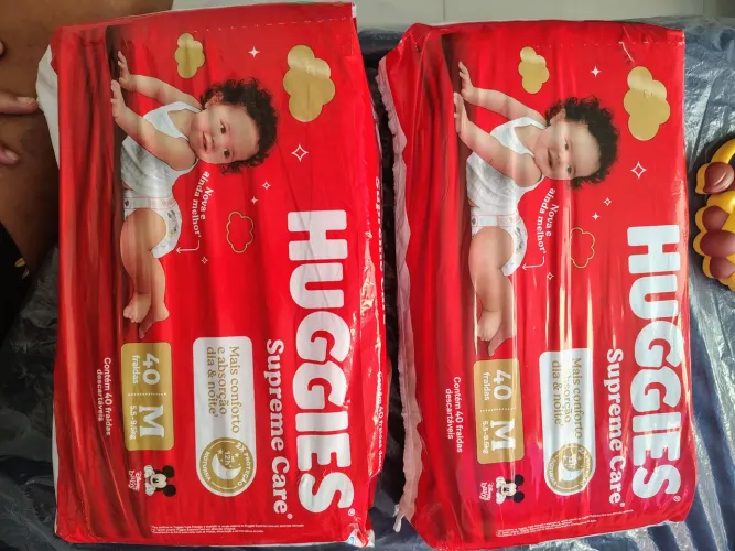 Fralda Huggies Suprema Care, Tam M, 02 pacotes com 40 unidades cada. Total de 80 fraldas.
