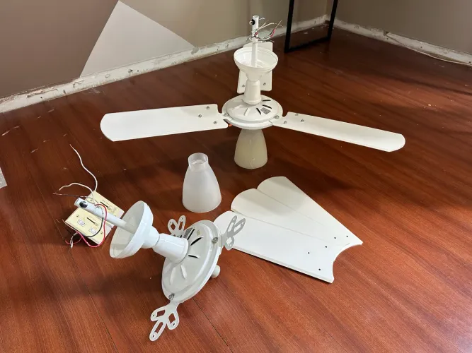 Ventilador de teto branco