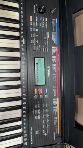 Teclado Yamaha PSR-E263 + Suporte Luxor em X + Fonte Original (Seminovo)