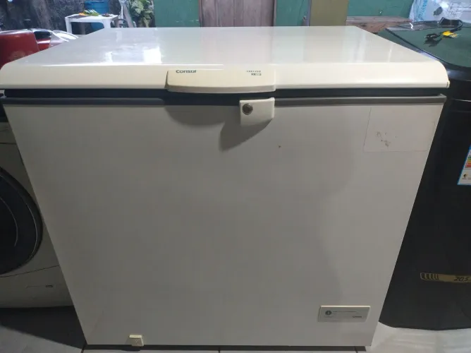 Vendo um freezer Consul, funcionando perfeitamente. Motivo da venda quero comprar um maior