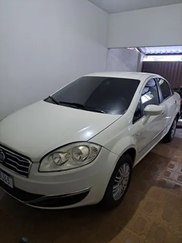 Fiat Linea Essence 1.8 Flex 16V 4P 2015
