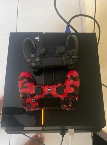 PS4 FAT +2 controles e vários jogos