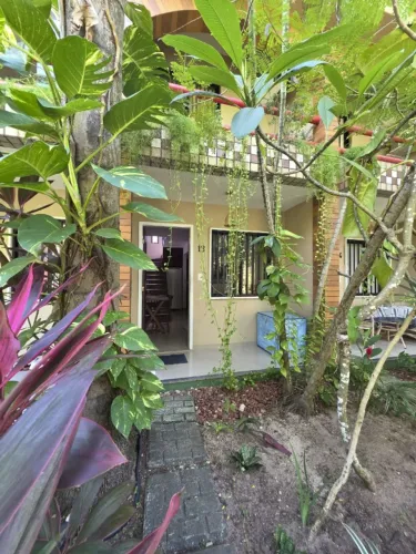 Alugo apartamento duplex 1/4 mobiliado no Farol de Itapuã, 500 m da praia