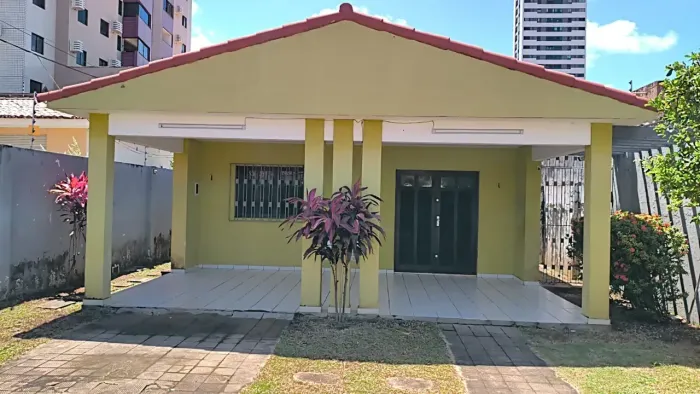 Vende-se casa em Lagoa Nova ótima Localização!