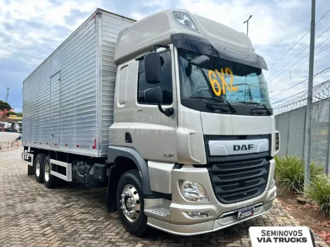 Caminhão Truck Daf CF 310 6x2 2025/2025 Baixíssima Km Baú 1º Ano de garantia de fábrica