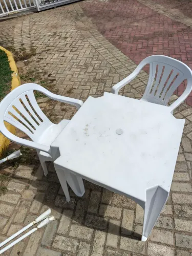 Mesa com cadeira