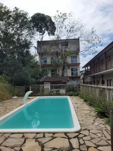 Acomoda 4 a 5 pessoas
