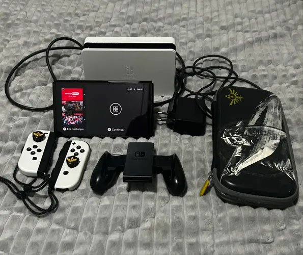 Nintendo Switch Oled 64GB + Case