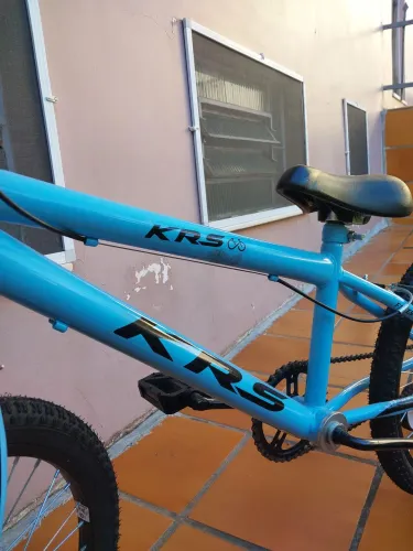 Bicicleta infantil KRS aro 20 com rodinhas