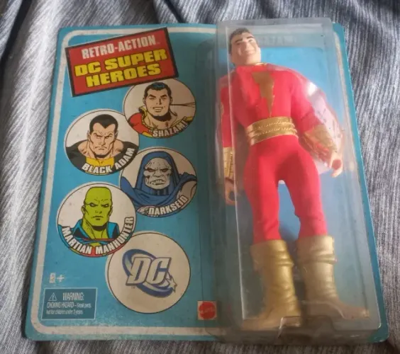 RETRO-ACTION DC SUPER HEROES Shazam Capitão Marvel retrô Mattel DC Comics