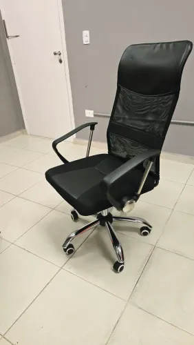 Cadeira Presidente de Escritório com Encosto Alto - Excelente Estado