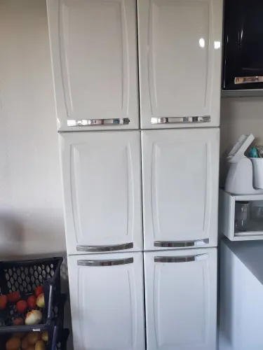 Vende-se um armário Itatiaia.
