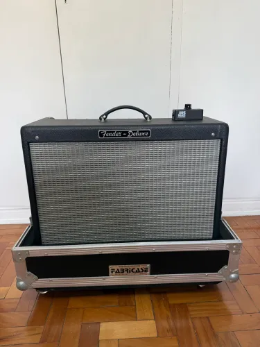 Amplificador Fender HotRod + hard case + JHS black box