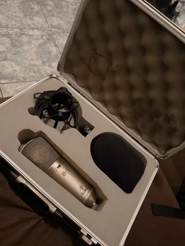 Microfone condensador Behringer B-1 + cabo XLR de brinde 