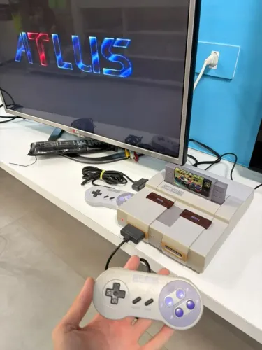 Super Nintendo completinho 2 controles nao acompanha fita