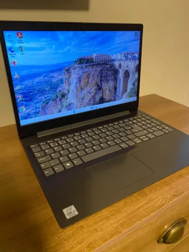 Vendo Notebook Lenovo i3 10 geração, ssd nvme 256gb, 8gb de memória ddr4, bateria mt boa!