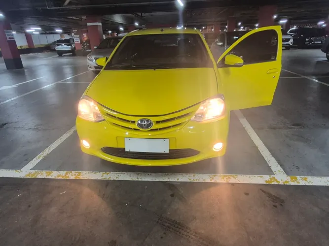 Toyota Etios Platinum Sed. 1.5 Flex 16V 4P Mec. 2015