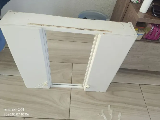 Vendo armário de banheiro 