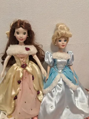 Boneca de porcelana, a bela e a Cinderela