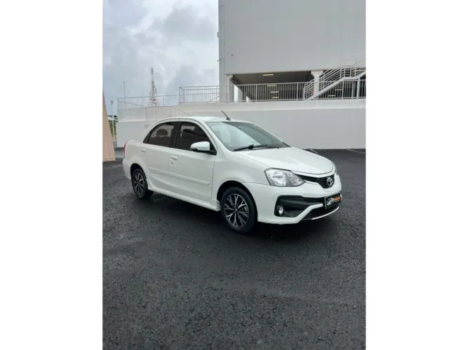 Toyota Etios Platinum 1.5 Flex 16V 4P Aut. 2017