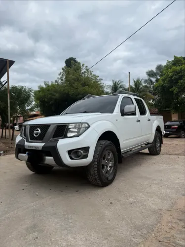Nissan Frontier SV AT. CD 4X4 2.5 TB Dies. Aut. 2016