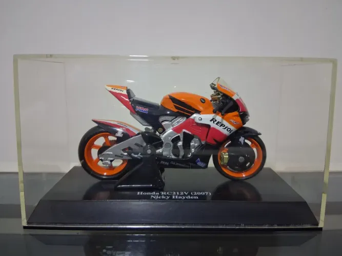 Miniatura Moto GP New Ray Honda #1 Nicky Hayden 2007 Escala 1/18