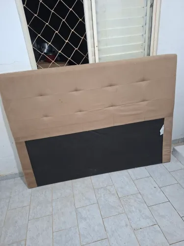 Cabeceira queen bem cuidada e conservada 