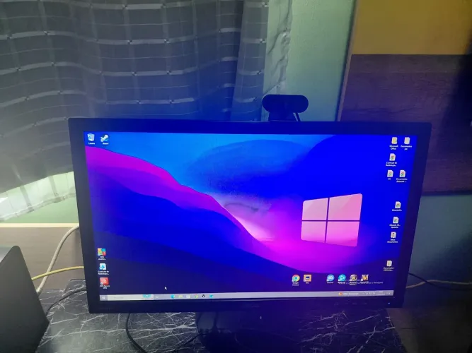 Computador de entrada (Ano 2017) Desktop completo + Escrivaninha + Monitor + Cadeira