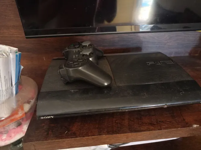 Vende-se PS3 Slim com 9 jogos físicos - Ver Descrição
