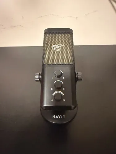 Microfone gamer com braço articulado