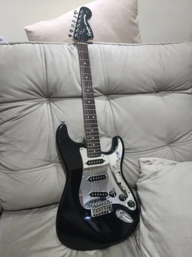 Guitarra Fender Squier Standard